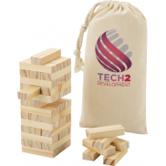 Jumble gra polegająca na przewracaniu drewnianej wieży, piasek pustyni