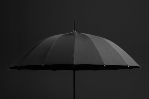 Parasol - ochrona przed deszczem i miejsce na reklamę