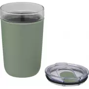 Szklany kubek Bello o pojemności 420 ml z zewnętrzną ścianką z plastiku z recyklingu, zielony